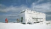 Poštmistrová obnovila tradici svatovavřinecké pouti a postavila na Sněžce poštovnu
