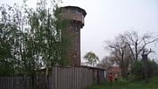 Rozhledna nad obcí Moraveč se podobá hradní věži, nabízí vyhlídku i muzeum