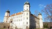 Vzácný porcelán i velký míšeňský kohout čekají na návštěvníky zámku v Mníšku