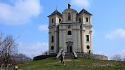 Krajina kolem Vltavy je bohatá na památky, jednou z působivých je barokní kostel na Makové hoře