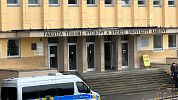 Na sportovní fakultu Karlovy univerzity přišel student a ohlásil uložení bomby