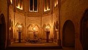 Svist kordů a svícemi osvětlená hradní kaple láká na noční Bezděz