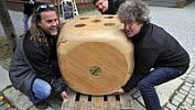 Pelhřimovské Muzeum rekordů vystavuje hrací kostku o váze 164 kg