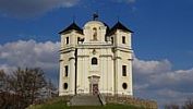 Nádherný poutní kostel a středověký hrad nad Vltavou cílem cesty na Příbramsko