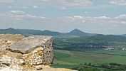 Nedobytný hrad Hazmburk na čedičové skále dál střeží poklady