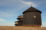 Kaple sv. Vavřince na vrcholku hory Sněžky