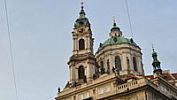 Ve zvonici svatomikulášského kostela v Praze návštěvníky přivítá příslušník SNB