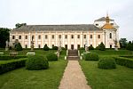 Zámecký park s barokními sochami v Lysé nad Labem