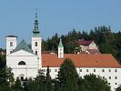 Poutní klášter Aula Virginis s kostelem Narození Panny Marie ve Vranově u Brna
